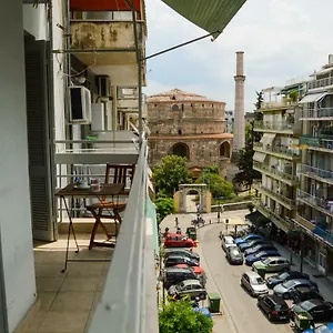 An For 2-4 Friends. Saloniki